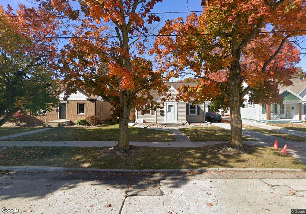 1114 N 15th St, Manitowoc, WI 54220 - photo 1