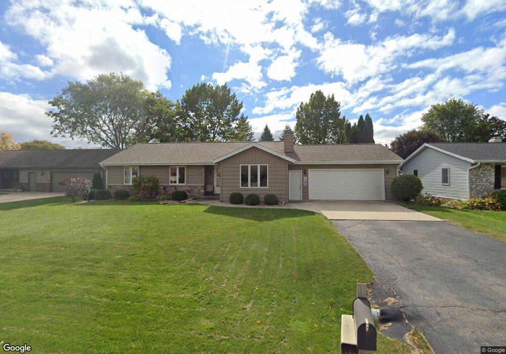 2629 W Sunnyview Cir, Appleton, WI 54914 - photo 1