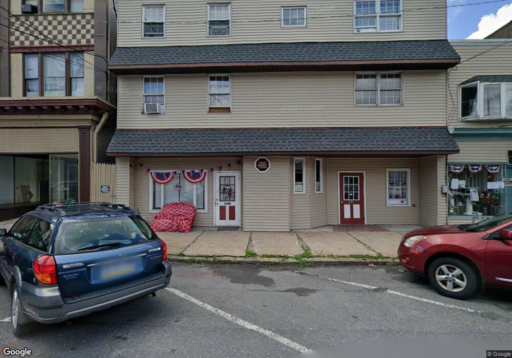 112 W Ridge St, Lansford, PA 18232 - photo 1