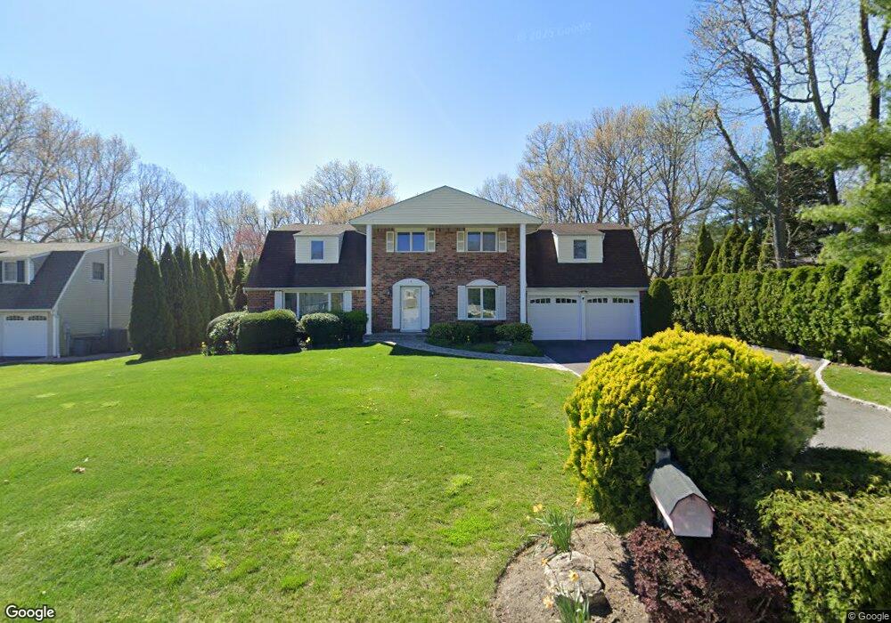 4 Philson Ct, ComMacK, NY 11725 - photo 1