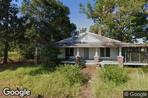137 E Martin St, Surrency, GA 31563