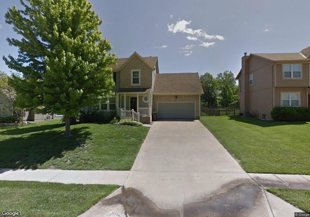 5747 Apache Dr, Shawnee, KS 66226 - photo 1