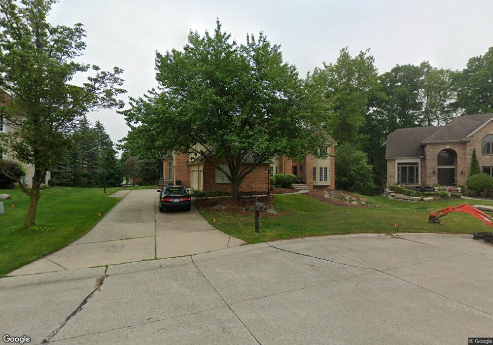 1632 Newcastle Ct, Rochester Hills, MI 48306 - photo 1