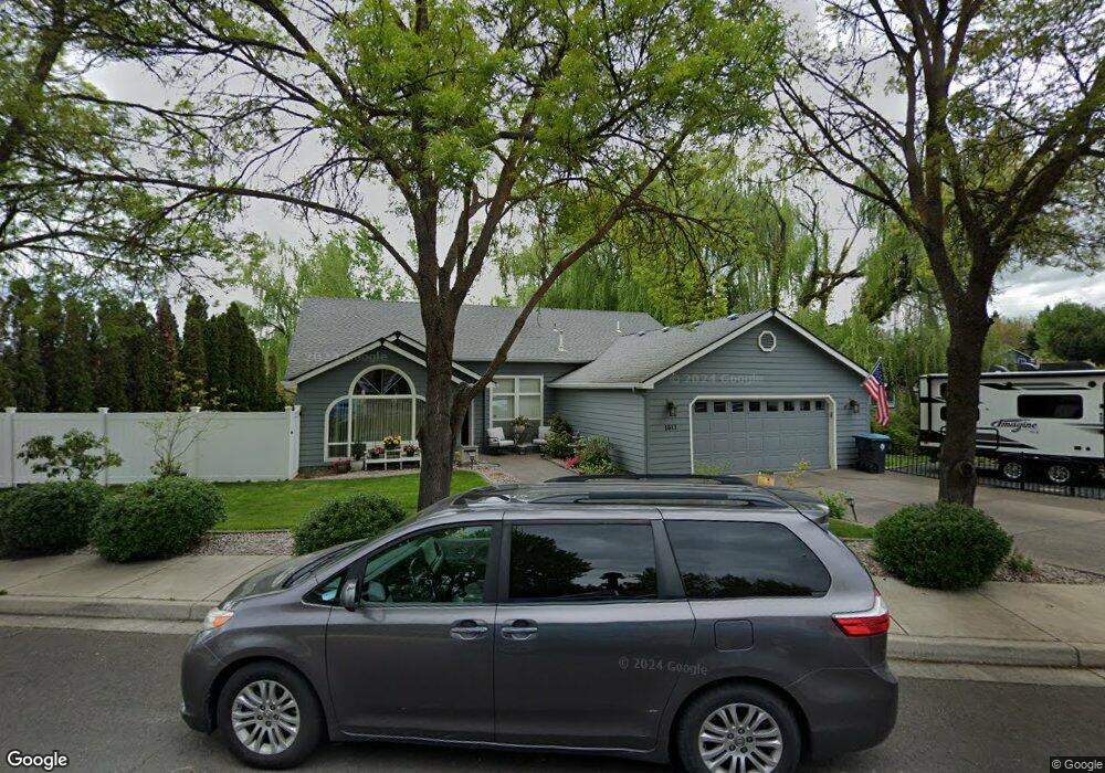 1611 Inverness Dr, Medford, OR 97504 - photo 1