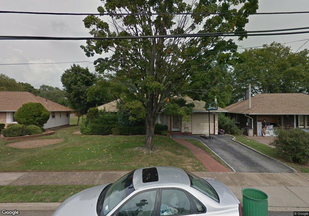 543 Derby Dr E, Oceanside, NY 11572 - photo 1