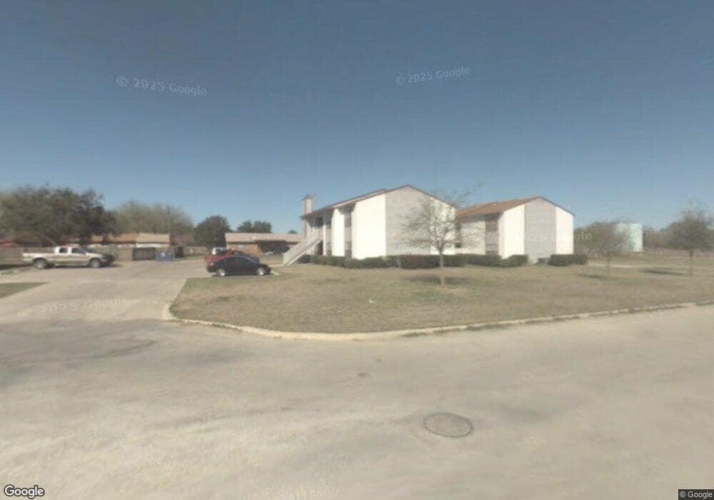 119 Circle Ct unit 127, Pleasanton, TX 78064 - photo 1