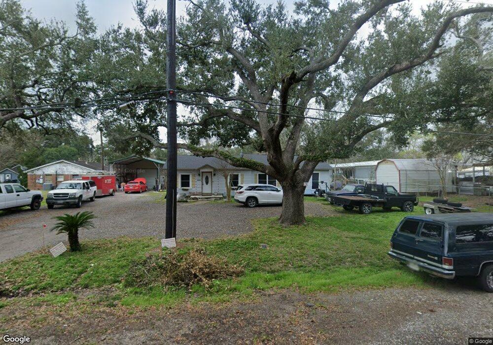 207 N Shirley St, Alvin, TX 77511 - photo 1