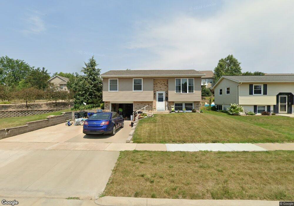 1524 N Ave NW, Cedar Rapids, IA 52405 - photo 1
