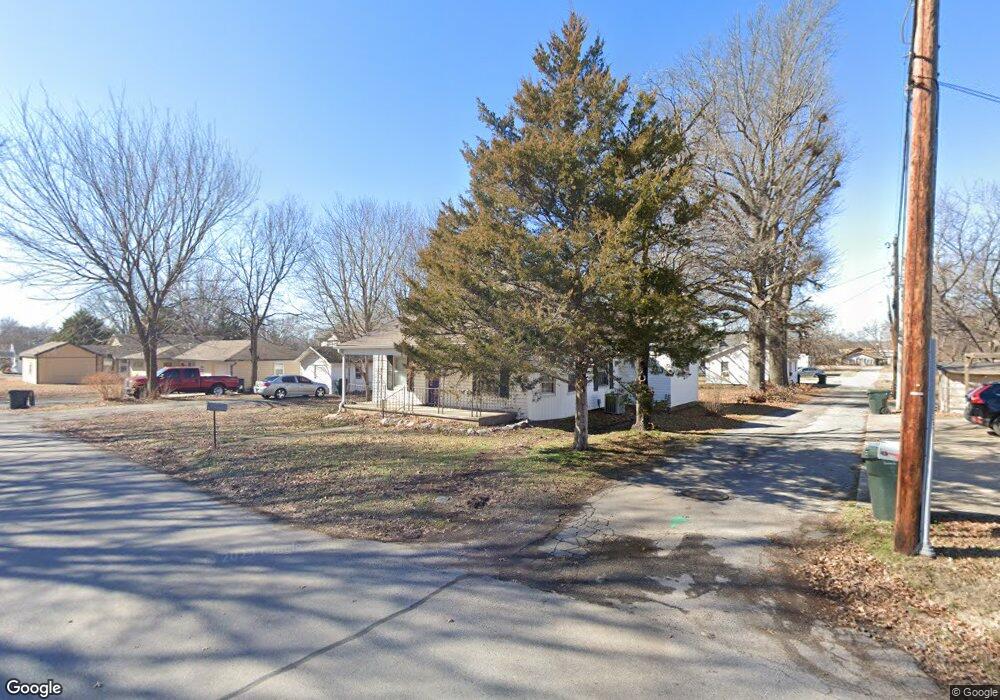 317 S Wewoka Ave, Claremore, OK 74017 - photo 1