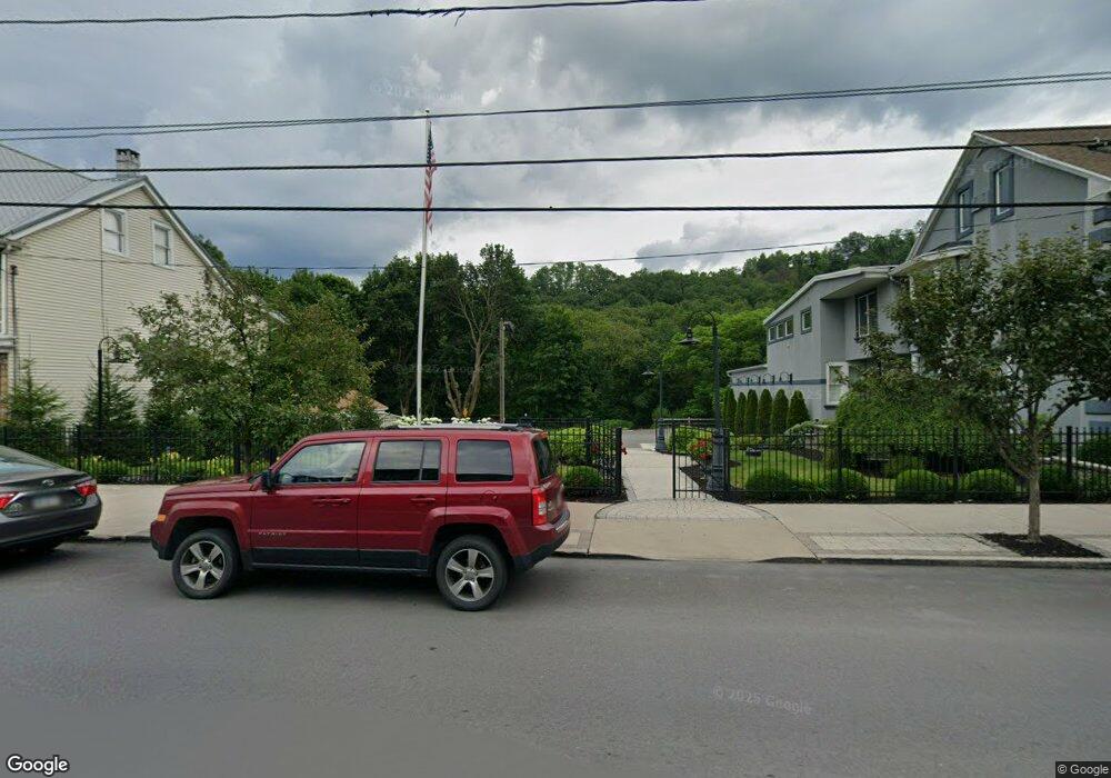 647 E Broad St, Tamaqua, PA 18252 - photo 1