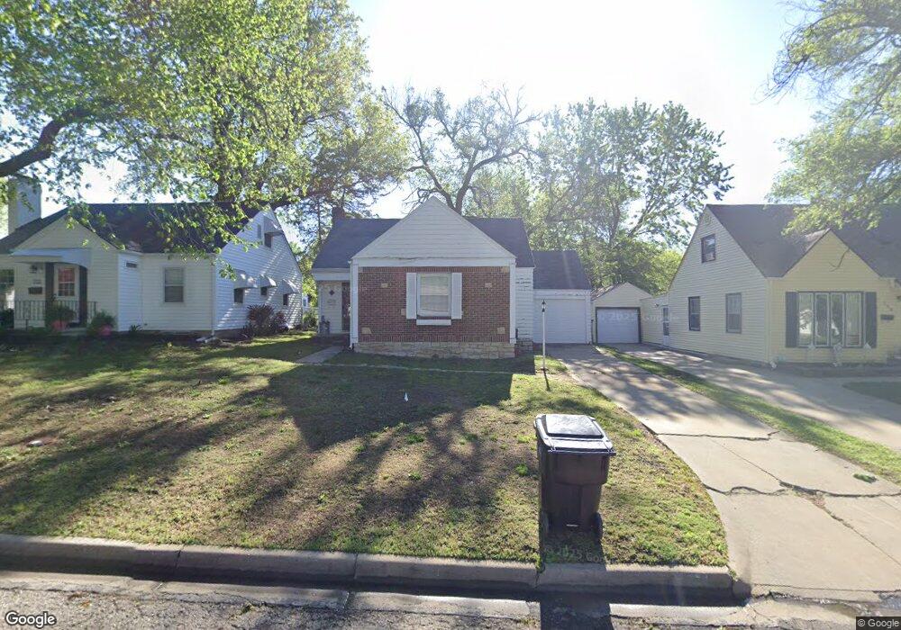 724 SW Grandview Ave, Topeka, KS 66606 - photo 1