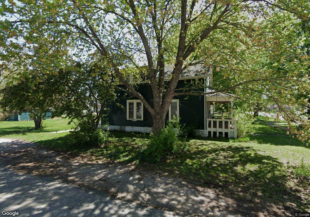 1302 Broadway St, Lincoln, IL 62656 - photo 1