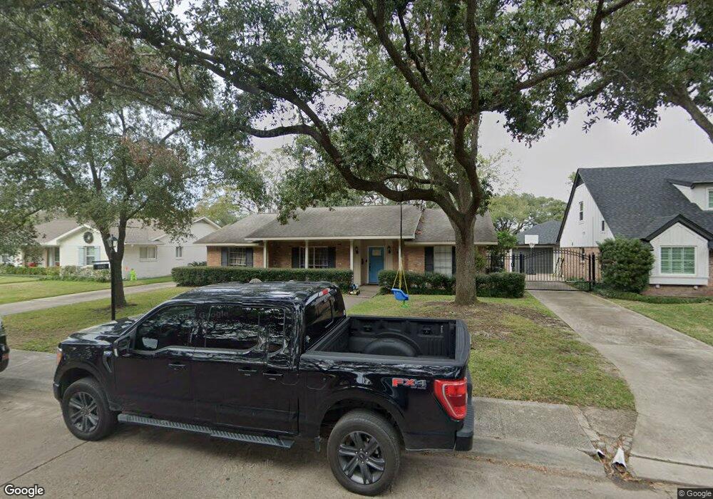 10042 Meadow Lake Ln, Houston, TX 77042 - photo 1