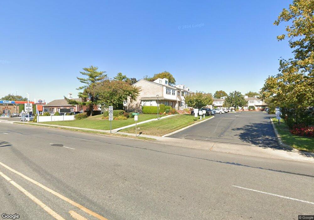 35 Vanderbilt Way unit 35, Valley Stream, NY 11581 - photo 1