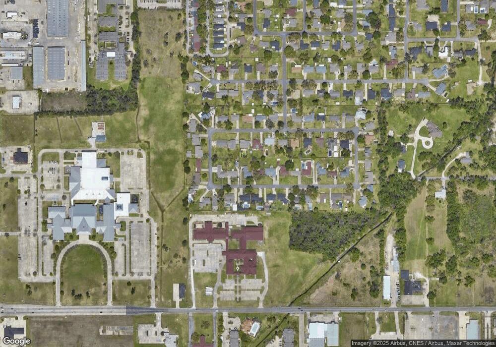 1518 S Greenfield Cir, Lake Charles, LA 70605 - photo 1