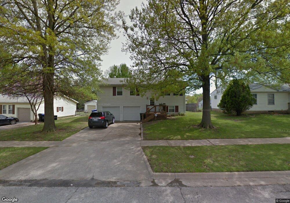 1237 SE 36th St, Topeka, KS 66605 - photo 1