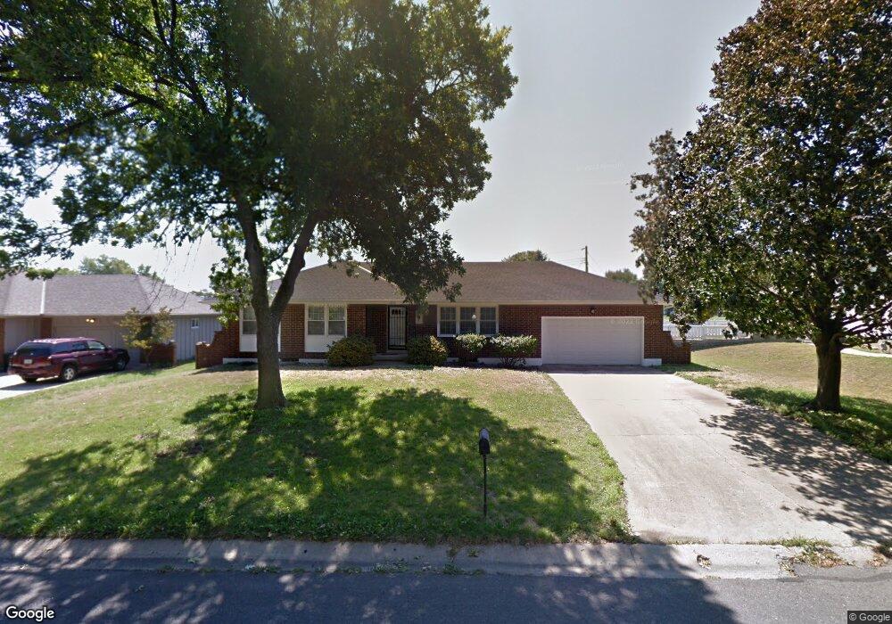 1302 NW Hearnes Ave, Blue Springs, MO 64015 - photo 1