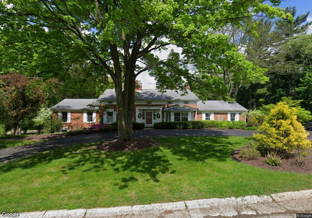 4821 N Harsdale Rd, Bloomfield Hills, MI 48302 - photo 1