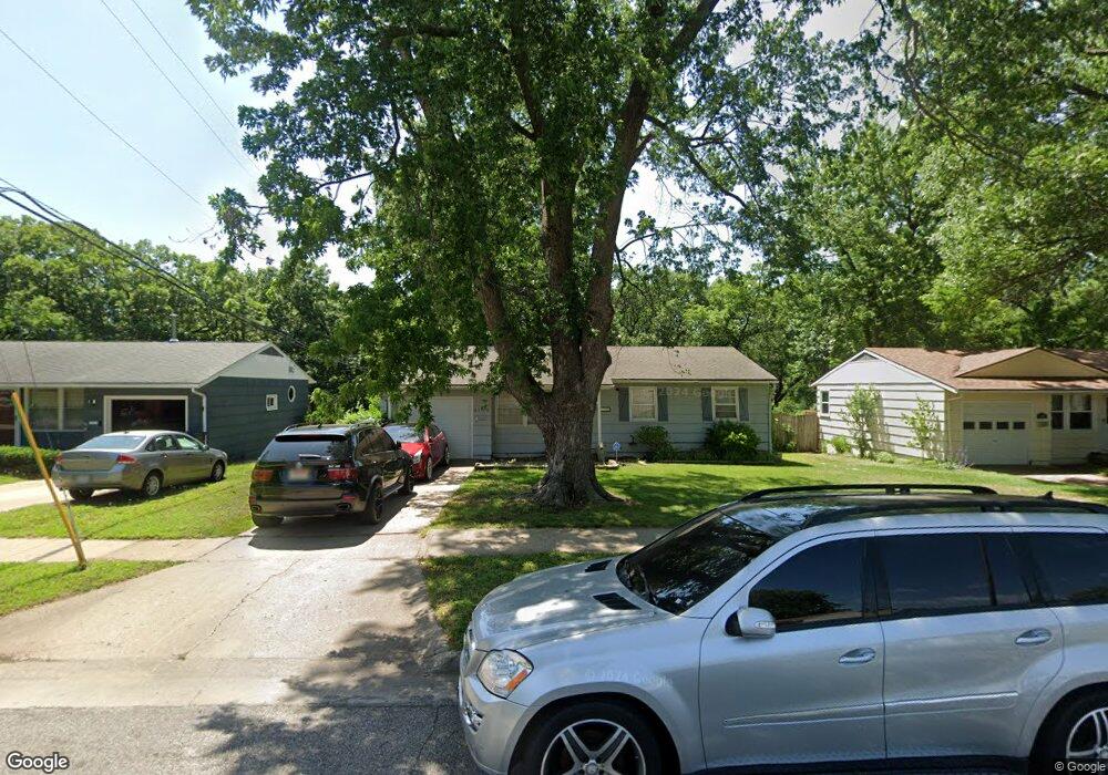 3105 SW Mcclure Rd, Topeka, KS 66614 - photo 1