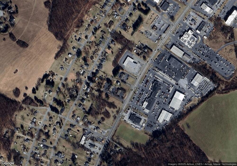 413 Lee Jackson Hwy, Staunton, VA 24401 - photo 1