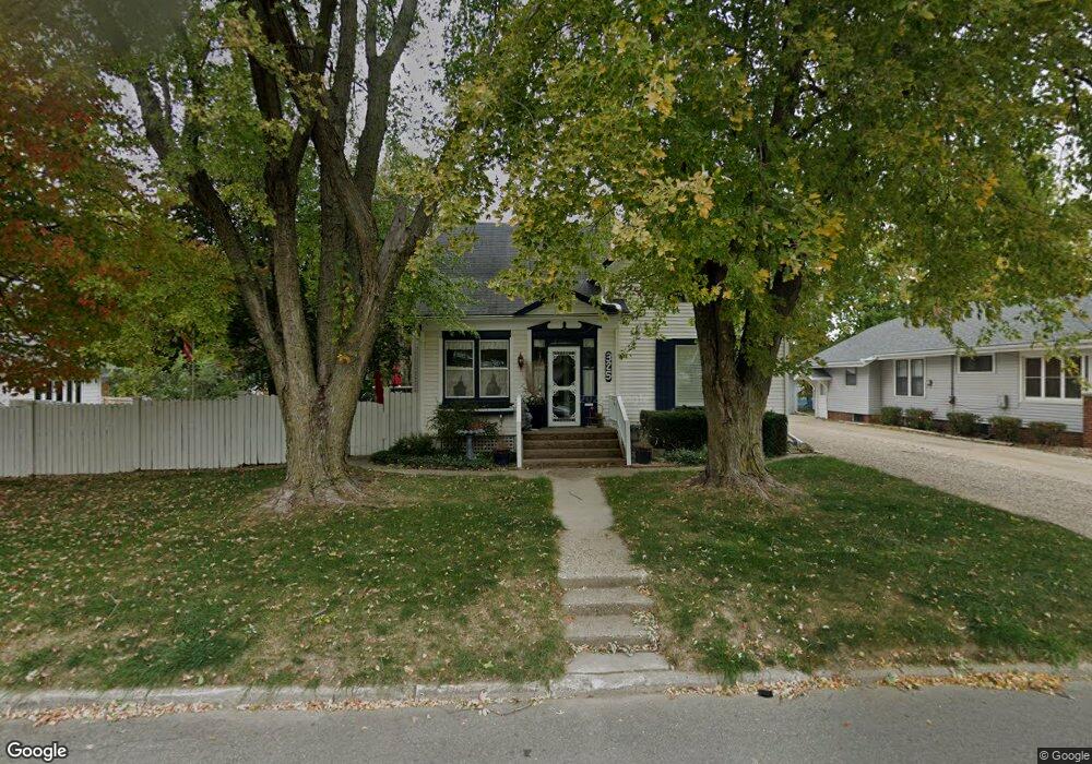 325 W 8th St S, Newton, IA 50208 - photo 1