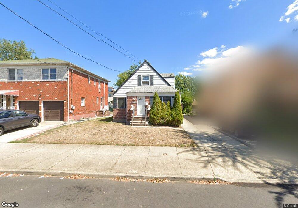 8423 263rd St, Floral Park, NY 11001 - photo 1