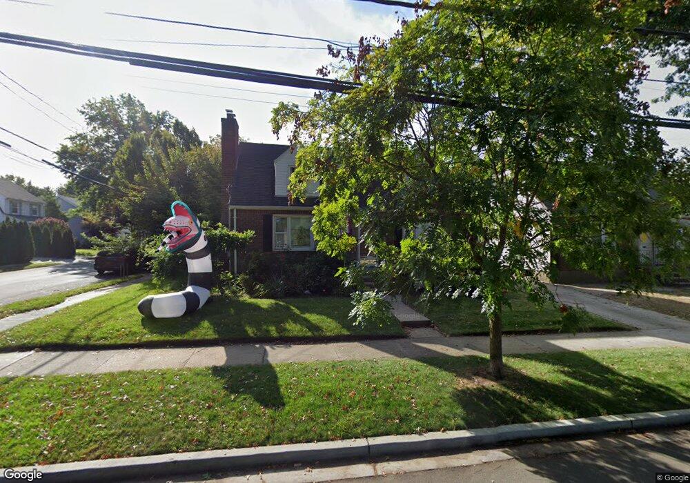 88 Floral Blvd, Floral Park, NY 11001 - photo 1