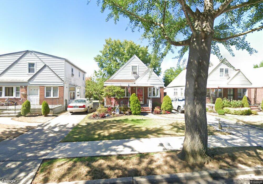 7818 265th St, Glen Oaks, NY 11004 - photo 1