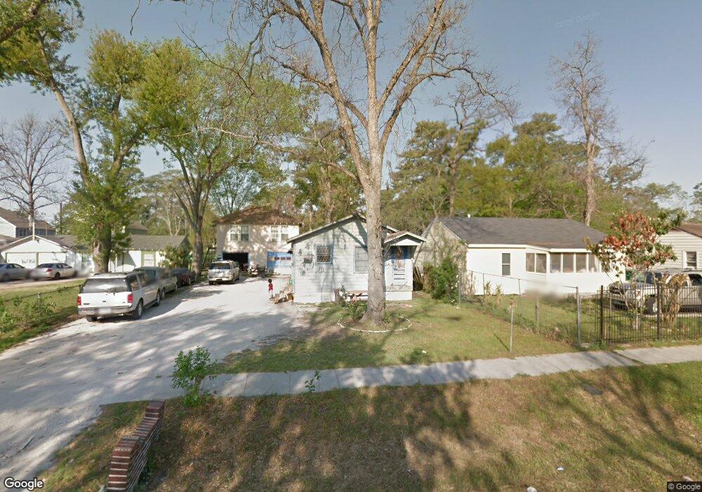 10219 Silvercrest St, Houston, TX 77076 - photo 1