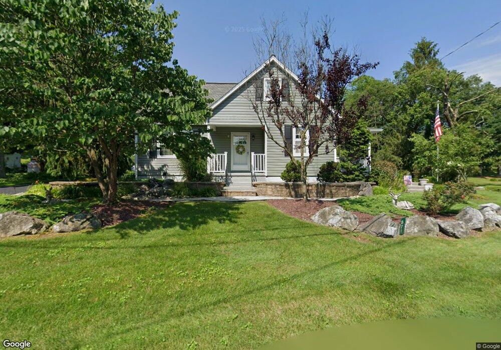 871 Bushkill Dr, Bath, PA 18014 - photo 1