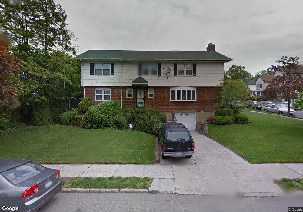 7855 Park Dr E, Flushing, NY 11367 - photo 1