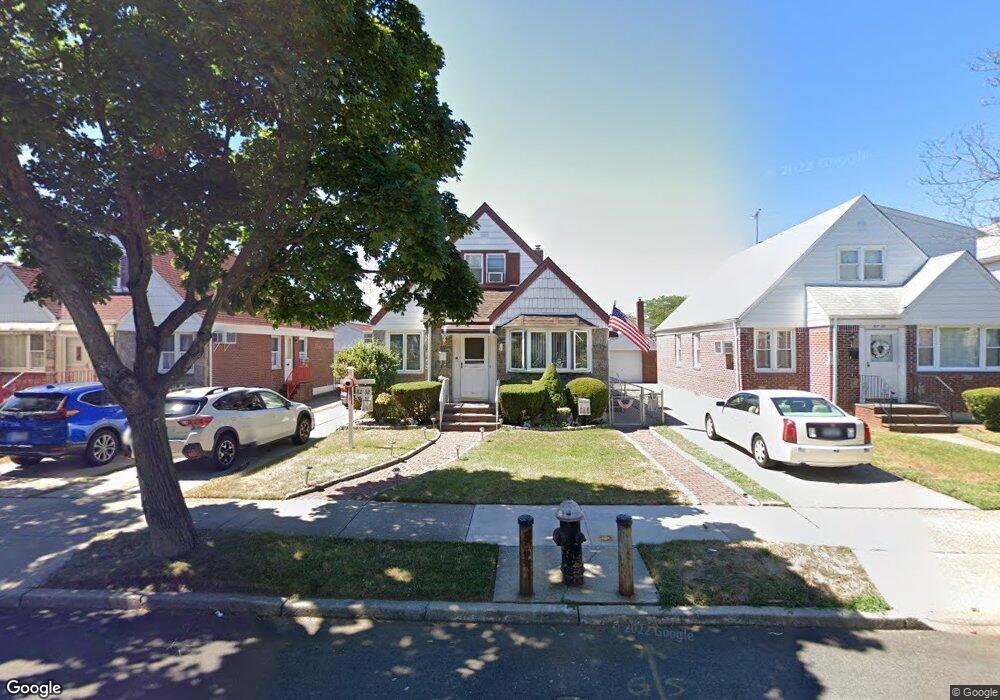 8232 259th St, Glen Oaks, NY 11004 - photo 1