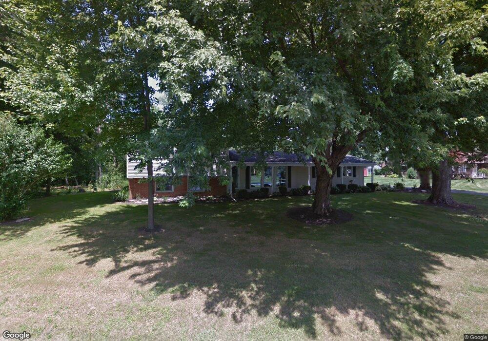 2092 Sandy Ln, Lima, OH 45806 - photo 1