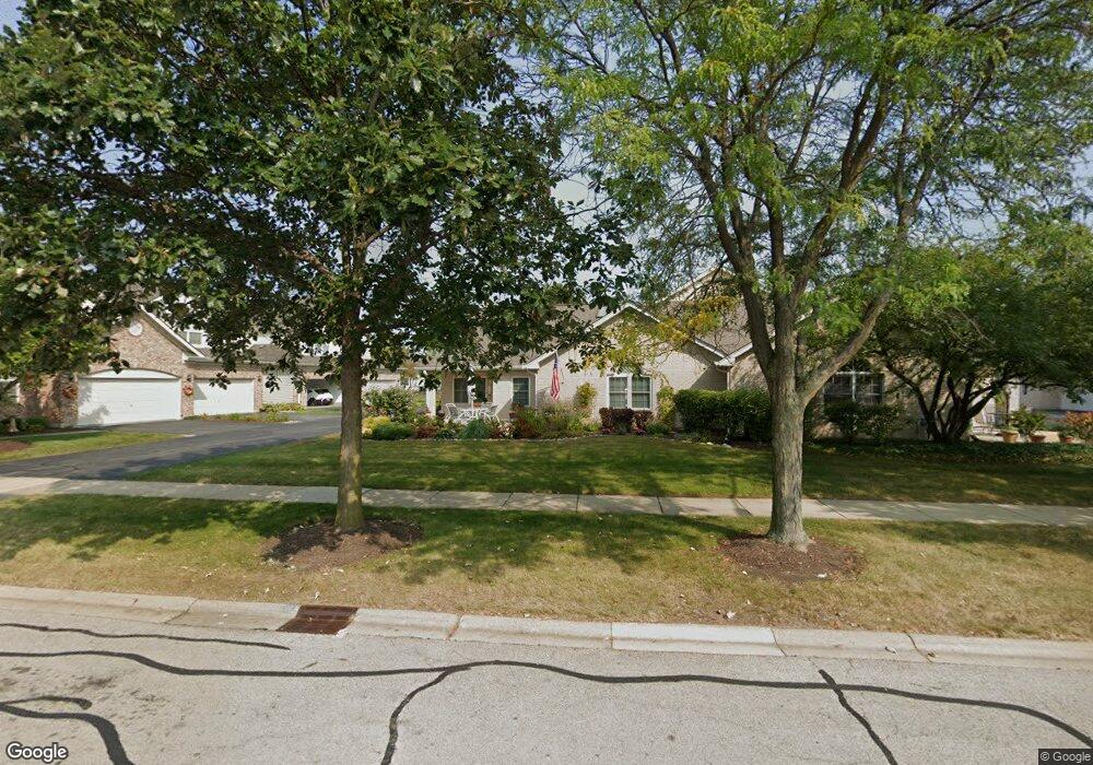 855 Havenshire Rd unit 4, Naperville, IL 60565 - photo 1