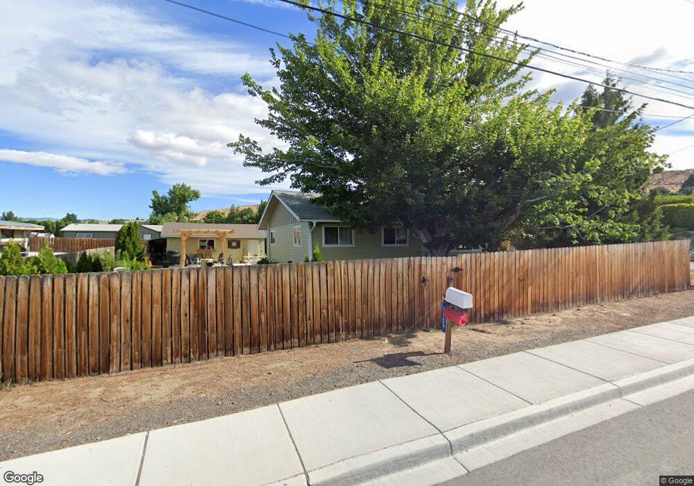 1109 10th St NE, East Wenatchee, WA 98802 - photo 1