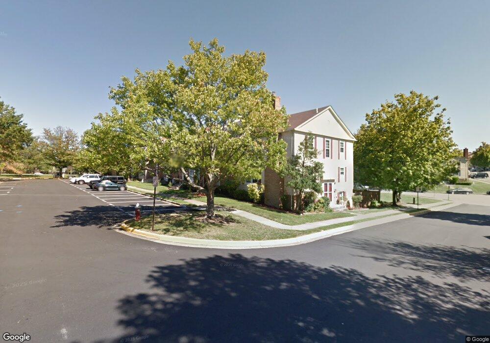 8122 Sleepy View Ln, Springfield, VA 22153 - photo 1