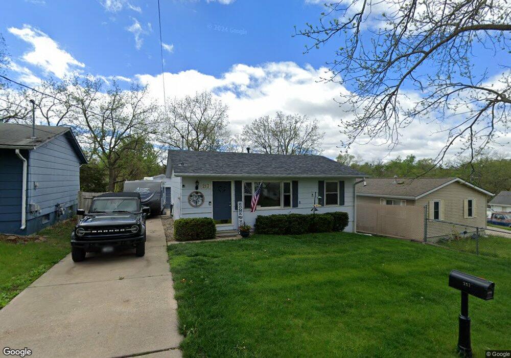 217 E Porter Ave, Des Moines, IA 50315 - photo 1