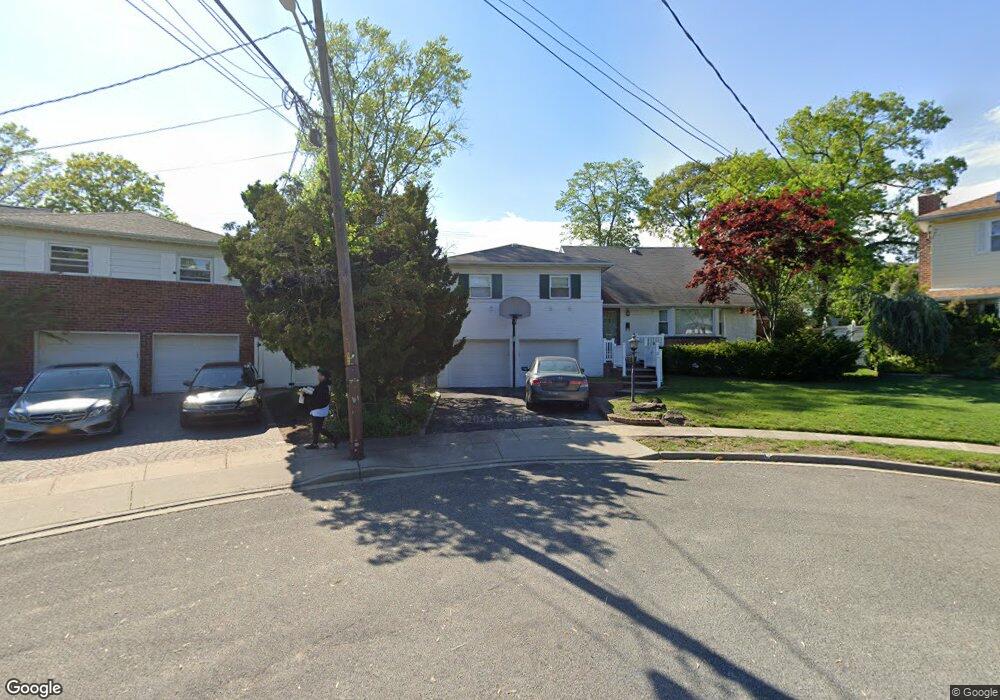 826 Lawrence Ct, West Hempstead, NY 11552 - photo 1