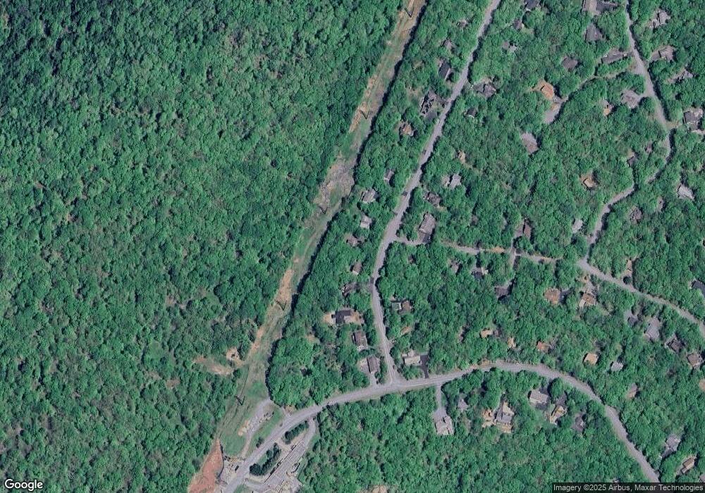 402 Surrey Dr, Hawley, PA 18428 - photo 1