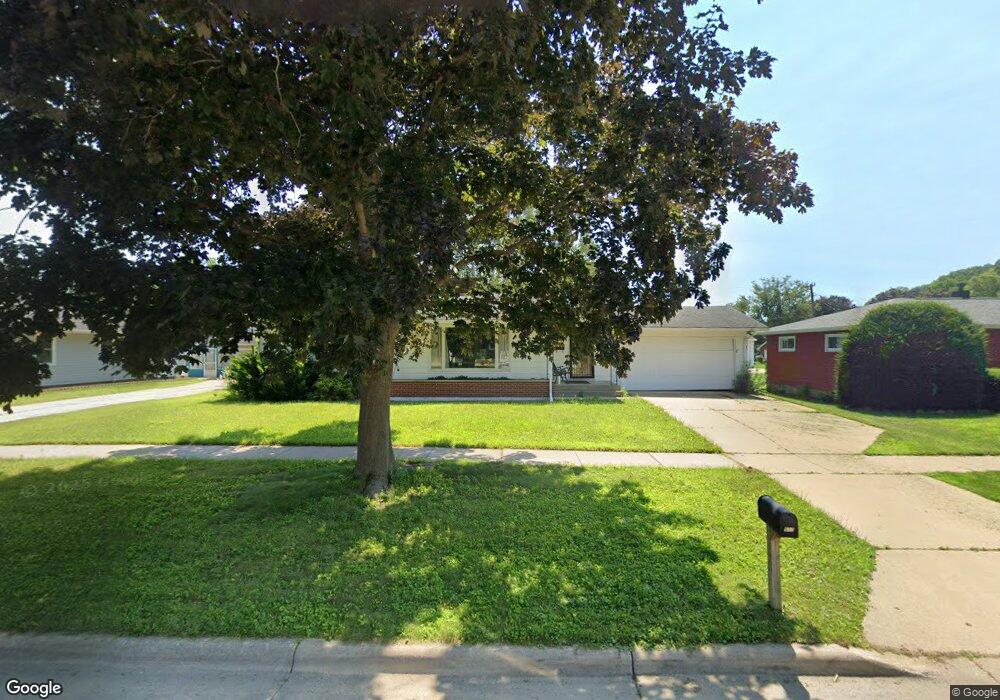 607 S 3rd St, La Crescent, MN 55947 - photo 1