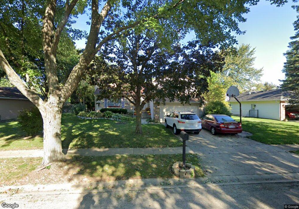 720 Mulberry Ct, Algonquin, IL 60102 - photo 1