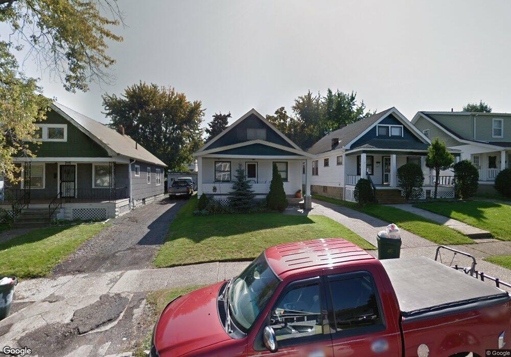 5567 Grasmere Ave, Maple Heights, OH 44137 - photo 1