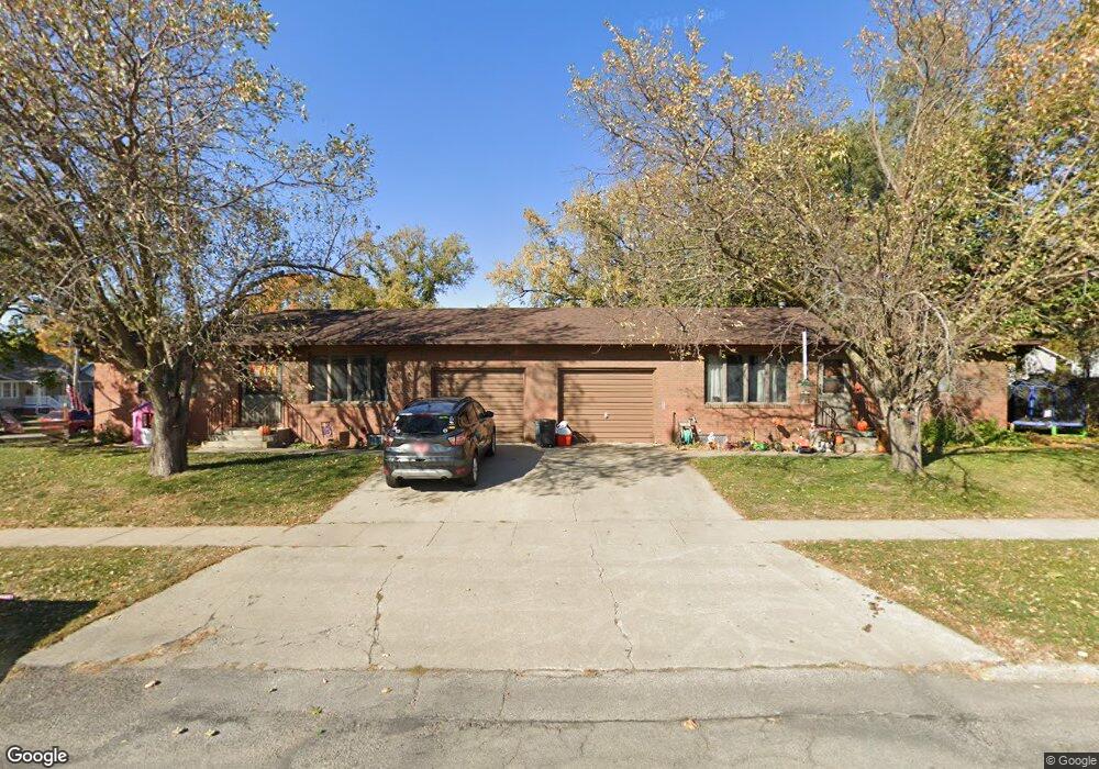 614 S 8th Ave W, Newton, IA 50208 - photo 1