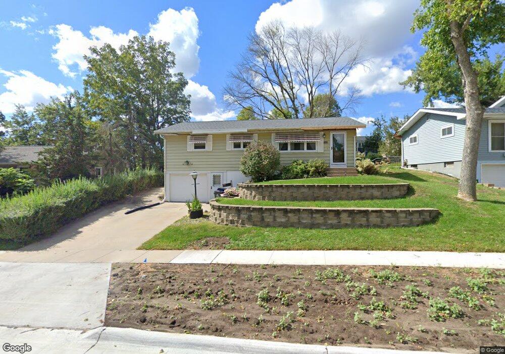 1618 24th St NW, Cedar Rapids, IA 52405 - photo 1