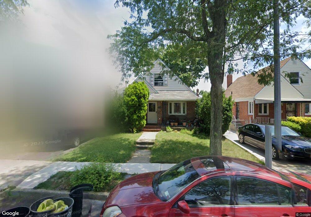 8145 258th St, Glen Oaks, NY 11004 - photo 1