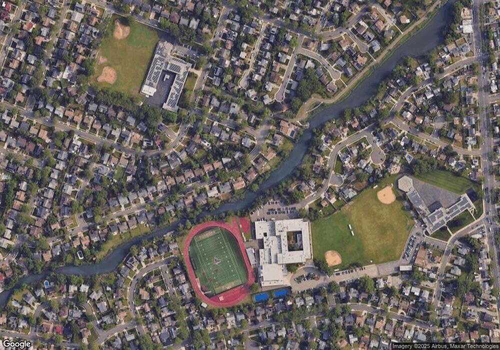 23 Cloverfield Rd S, Valley Stream, NY 11581 - photo 1