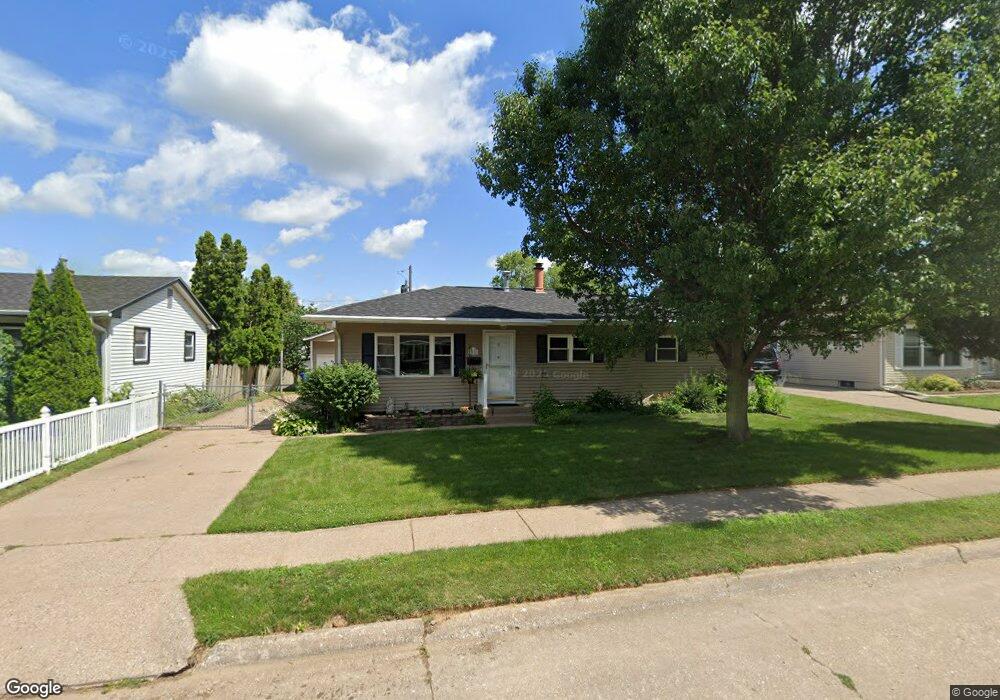 3026 W Laurel St, Davenport, IA 52804 - photo 1