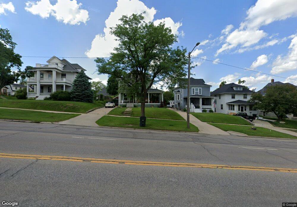 1134 1st Ave NW, Cedar Rapids, IA 52405 - photo 1