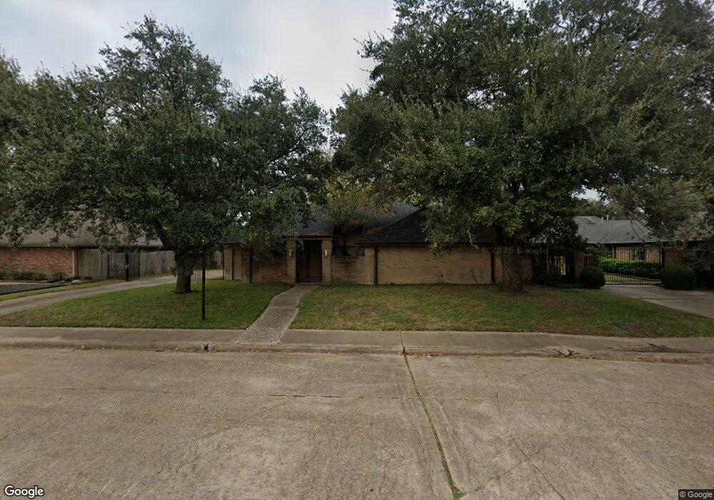 10114 Burgoyne Rd, Houston, TX 77042 - photo 1
