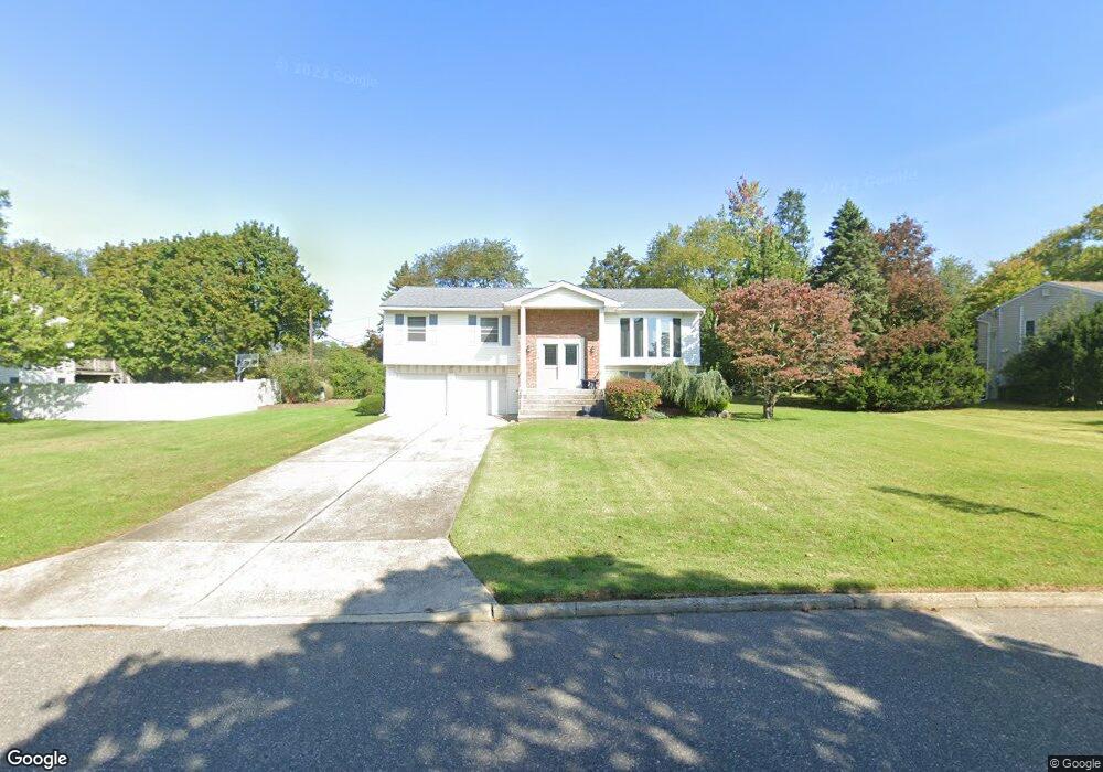 9 Bethal Ln, ComMacK, NY 11725 - photo 1